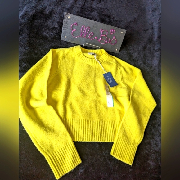 Universal Thread Sweaters - NWT Universal Thread Neon Yellow Sweater M